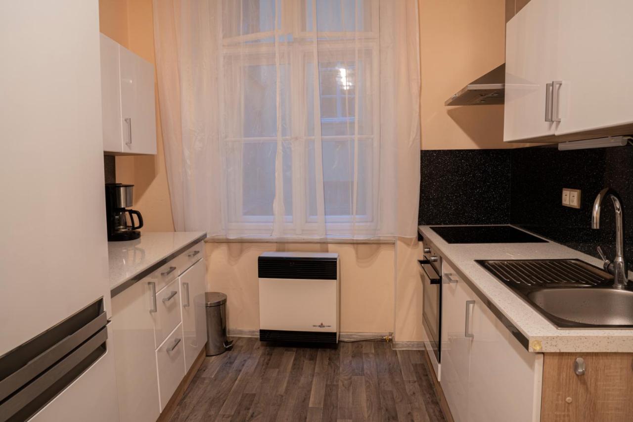 Helen Homestay Vaclavske Namesti Прага Экстерьер фото