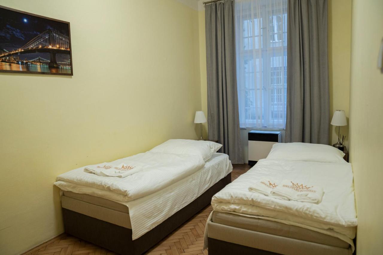 Helen Homestay Vaclavske Namesti Прага Экстерьер фото