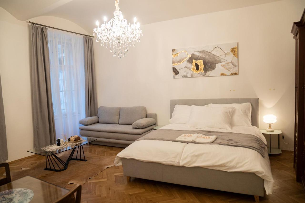 Helen Homestay Vaclavske Namesti Прага Экстерьер фото